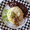 Panna_cotta_med_hvid_chokolade_og_lakrids,_solbærcoulis_og_esdragonsukker_(8612659847) Panna_cotta_med_hvid_chokolade_og_lakrids,_solbærcoulis_og_esdragonsukker_(8612659847)